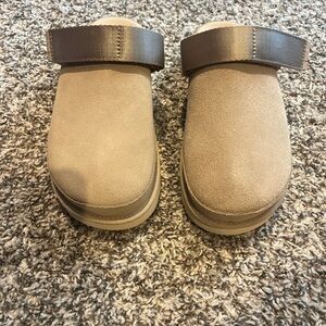 UGG Goldenstar Clogs